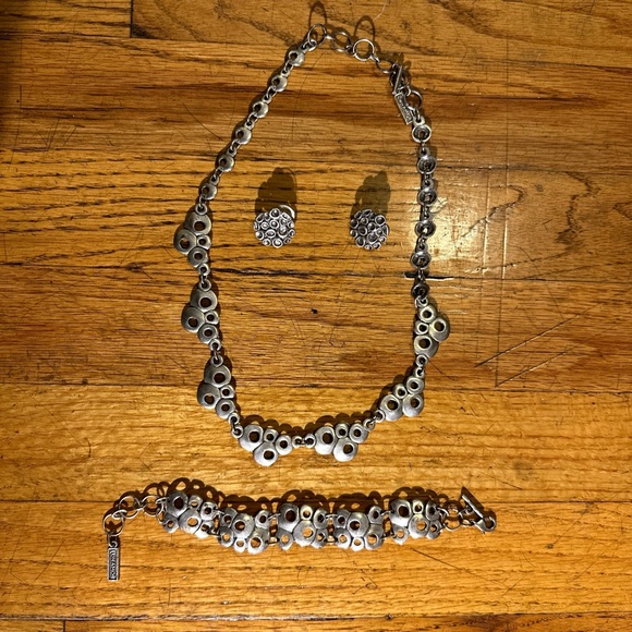 Necklace earrings set. - Picture 1 of 3